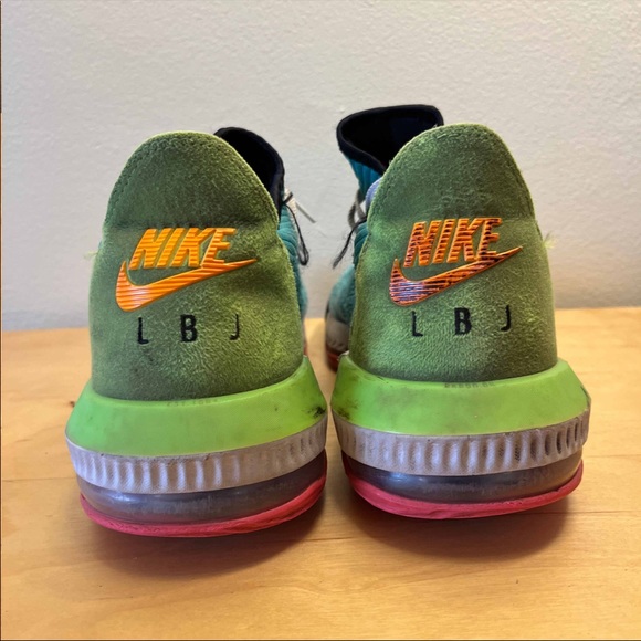 Jordan 16 Low Hyper Jade - Picture 6 of 9